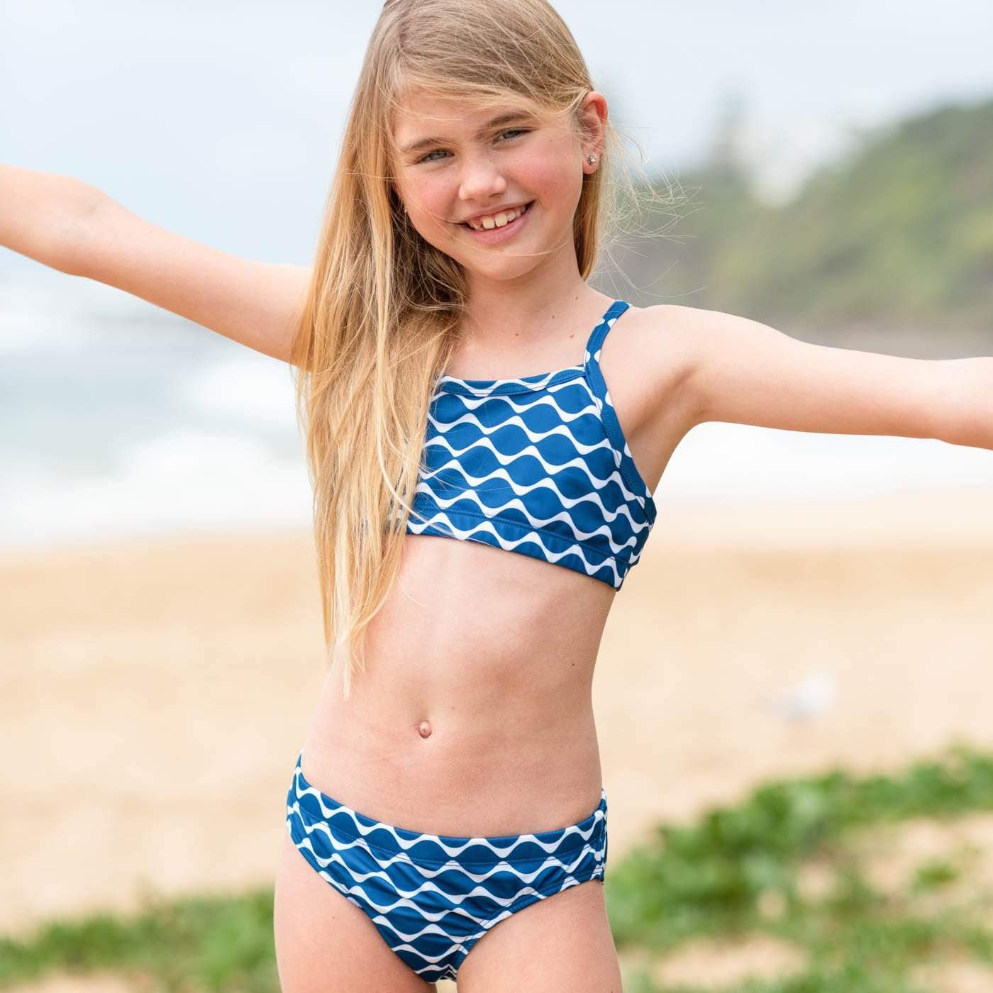 https://sandyfeetaustralia.co.nz/cdn/shop/products/sandy-feet-australia-bikini-bottoms-navy-wave-bikini-bottoms-28420191486027.jpg?v=1633137587